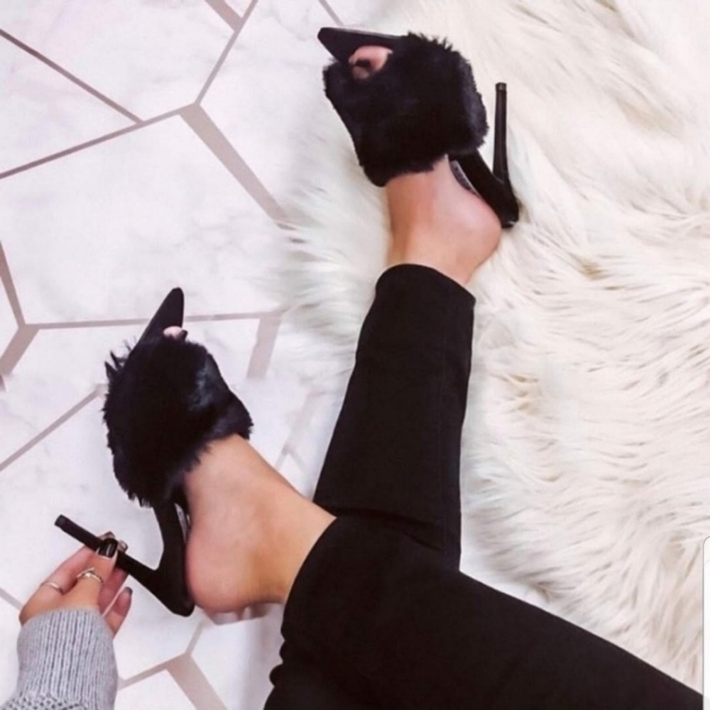 Cape Robbin Black Fur Heels Brand New🔥❤